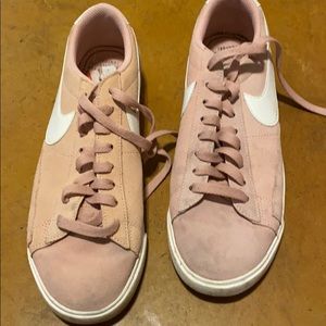 Nike original — women’s 8, pink, mismatch vintage